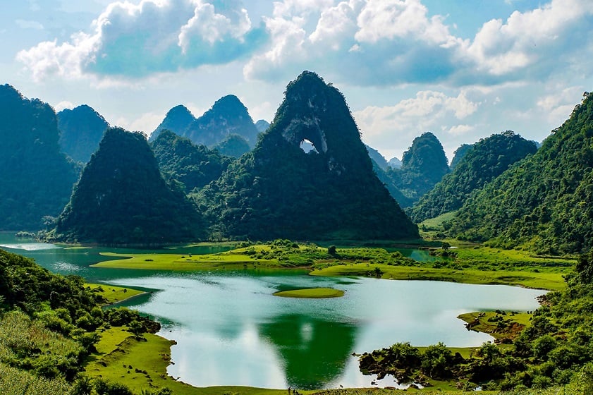 Thang Hen Lake in Cao Bang 